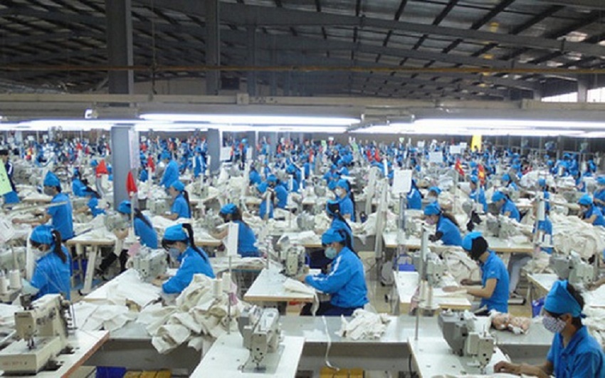 Công nhân làm việc tại khu công nghiệp Cộng Hòa Chí Linh