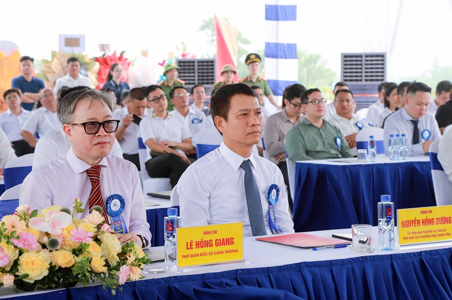 Đại biểu đến dự khởi công Cụm Công Nghiệp Yên Thọ, Mạo Khê, Quảng Ninh